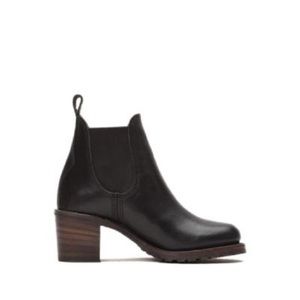 Frye Sabrina Chelsea Boot 7